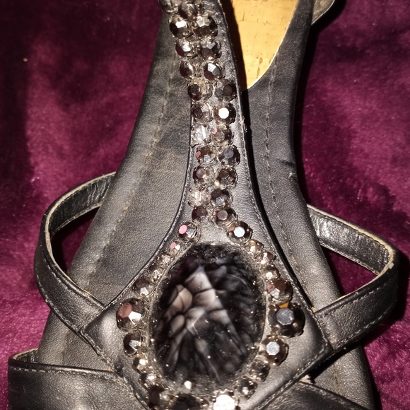 5/$25. The real color is the first one they are comfortab - Picture 4 of 8